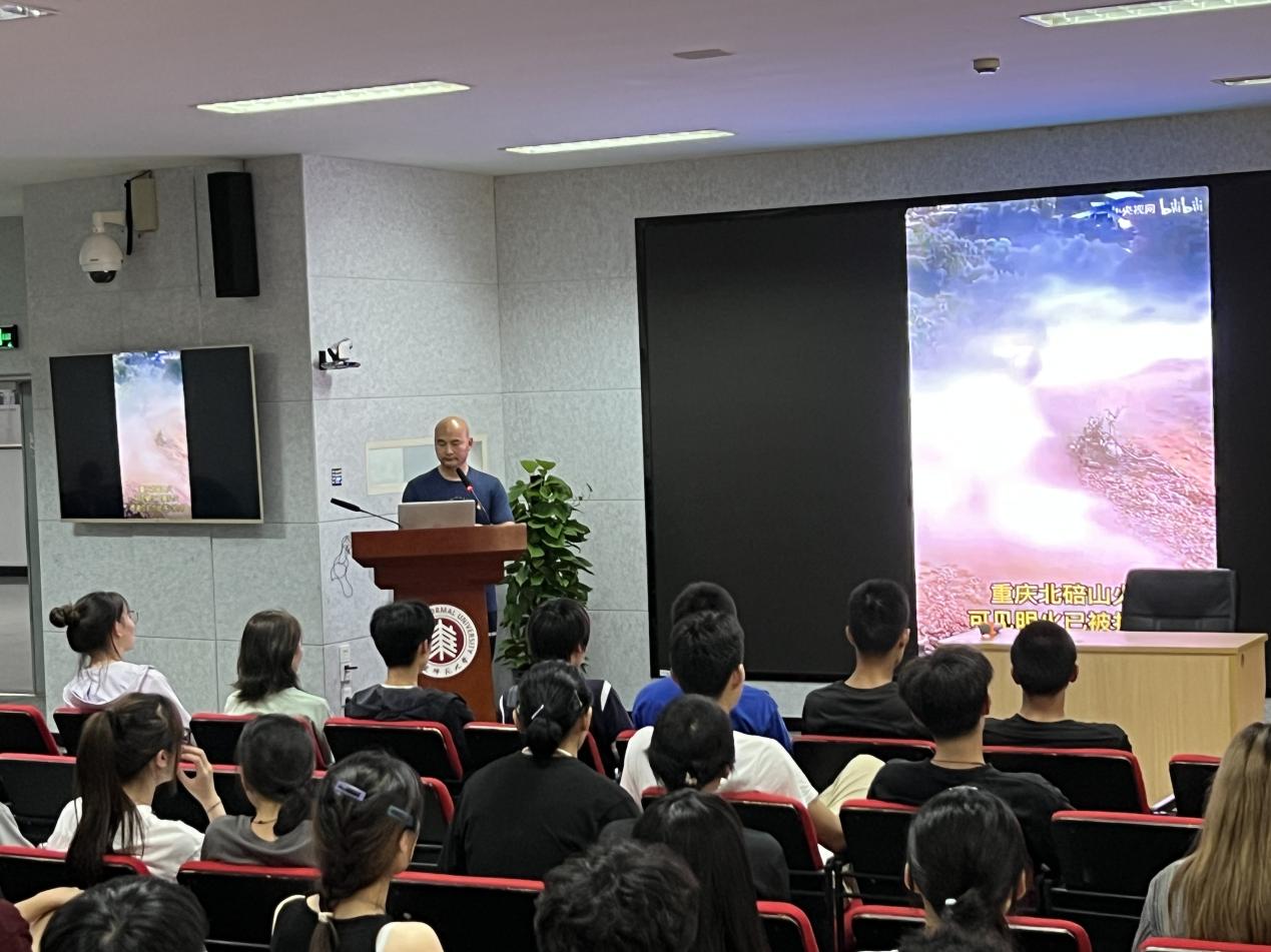 谈球吧备用网址
