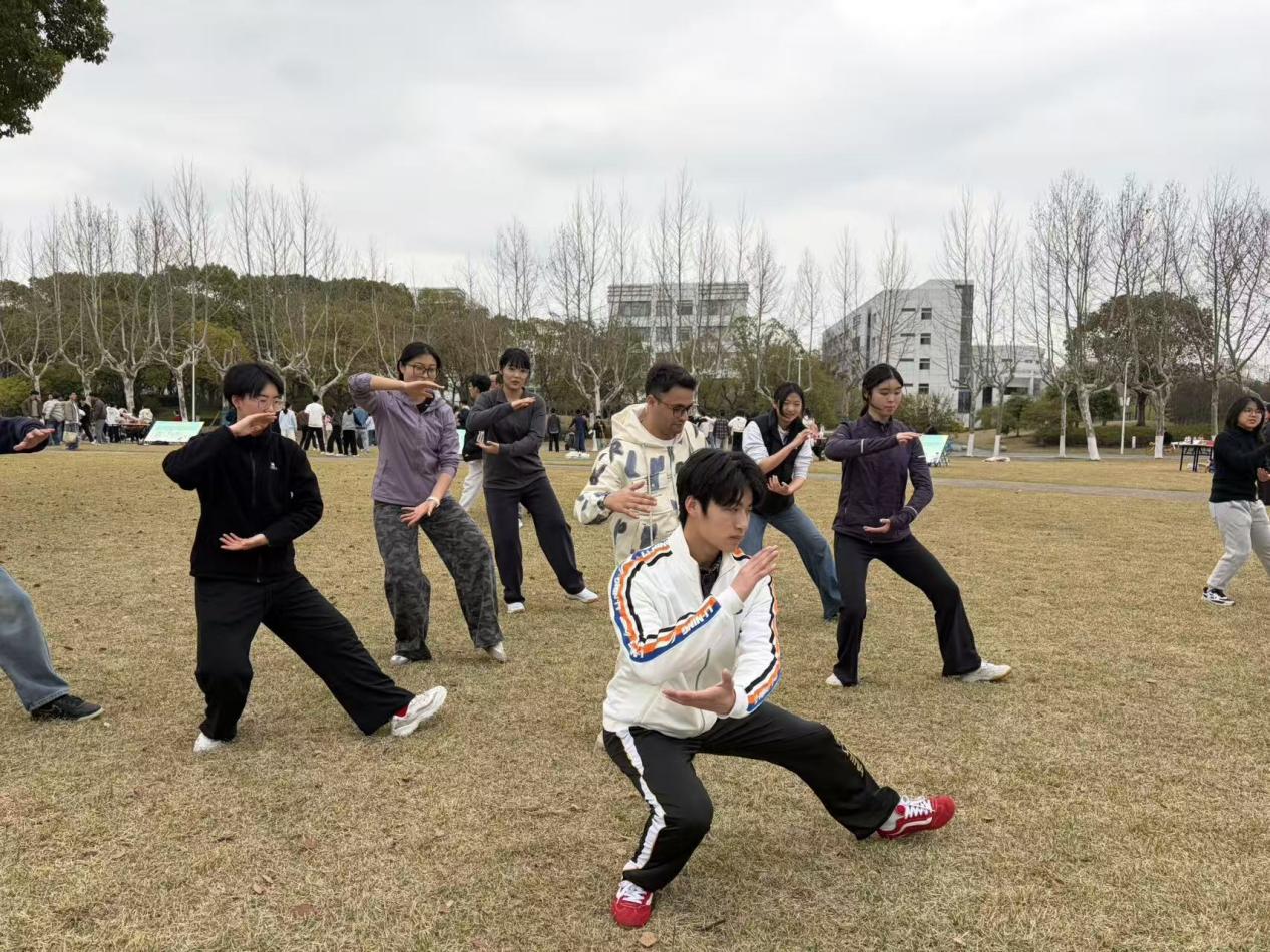 谈球吧赛事快讯