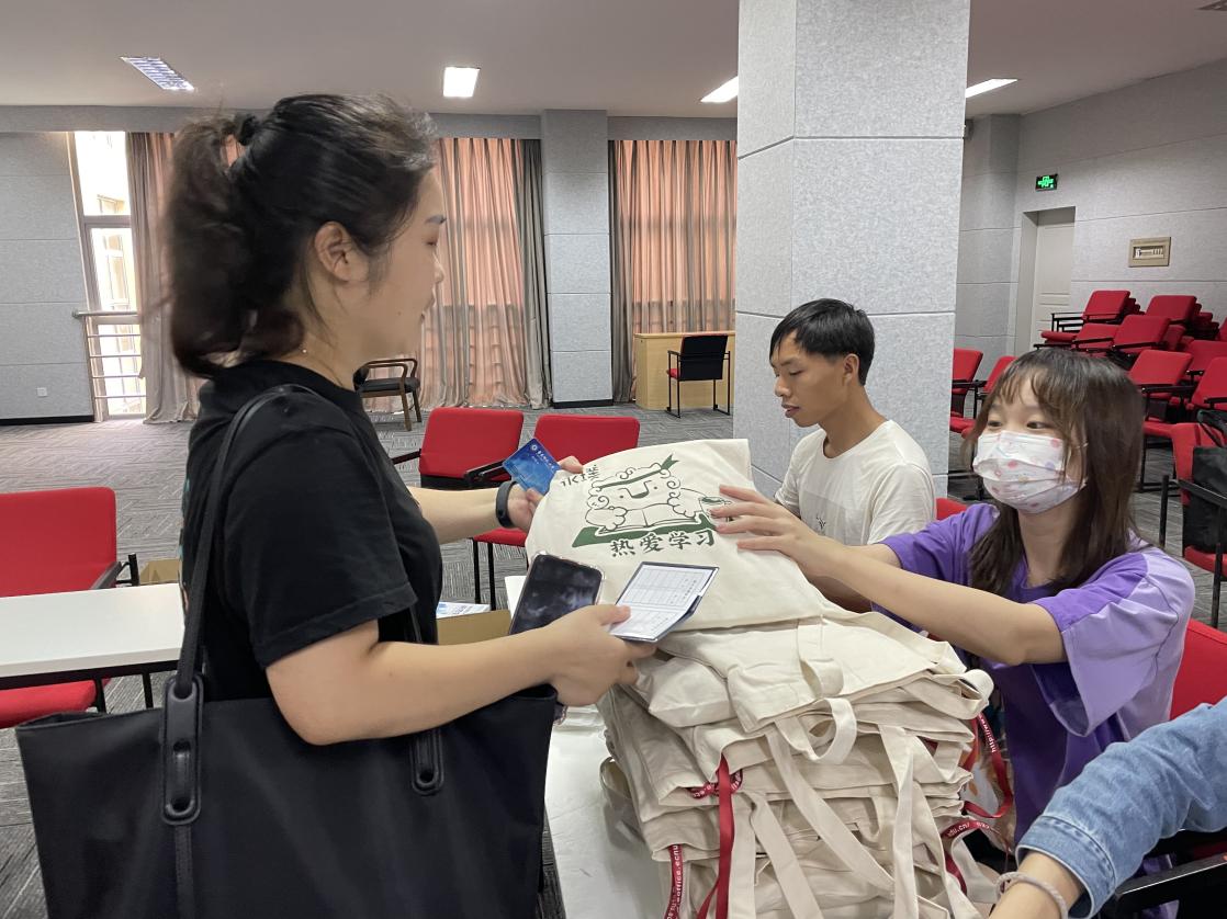 谈球吧备用网址